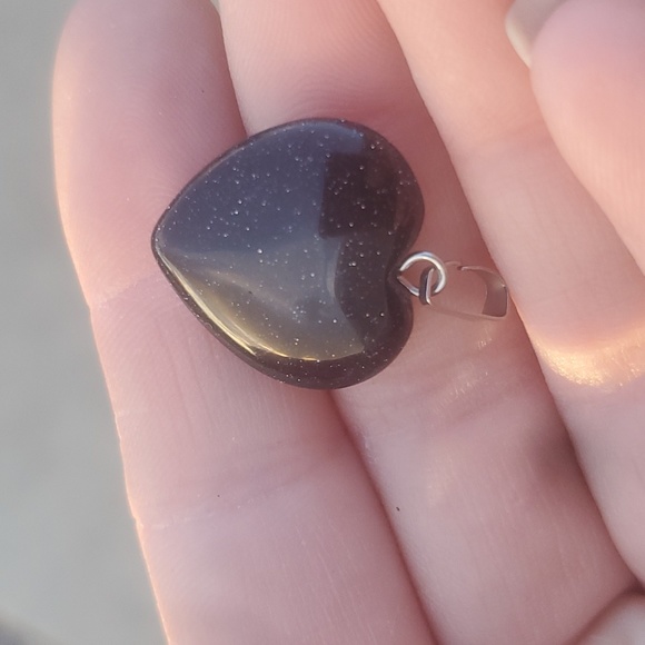 New Blue Sunstone Sandstone Heart Shaped Pendant. - Picture 10 of 16